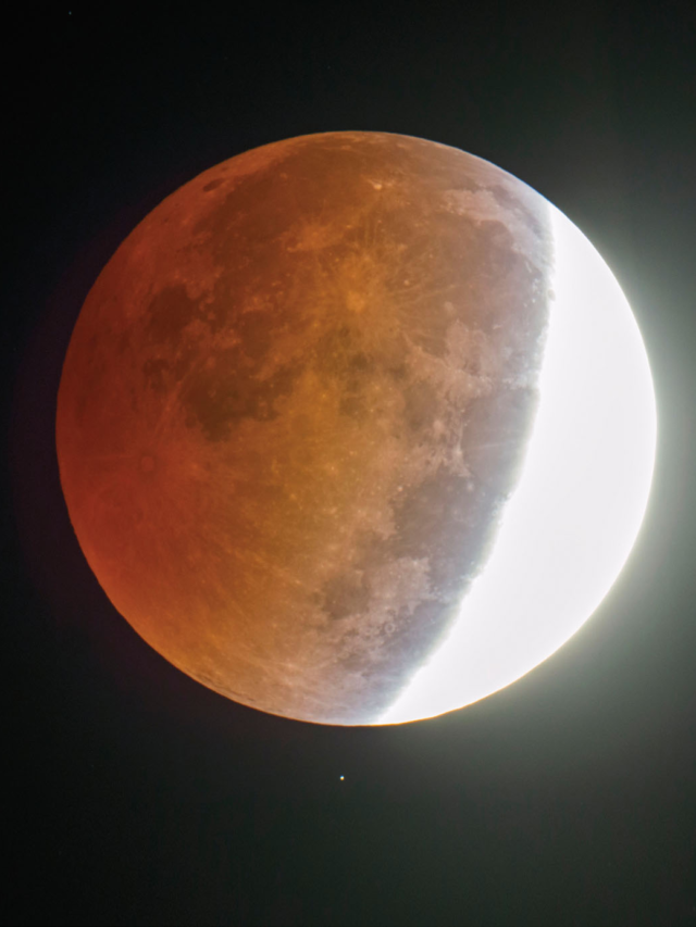 why-does-the-moon-appear-giant-red-during-the-total-lunar-eclipse